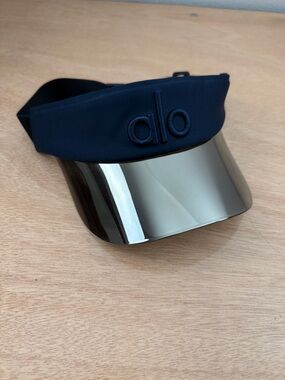 ALO Yoga Airlift Solar Visor  Dark Navy Mirrored NWOT